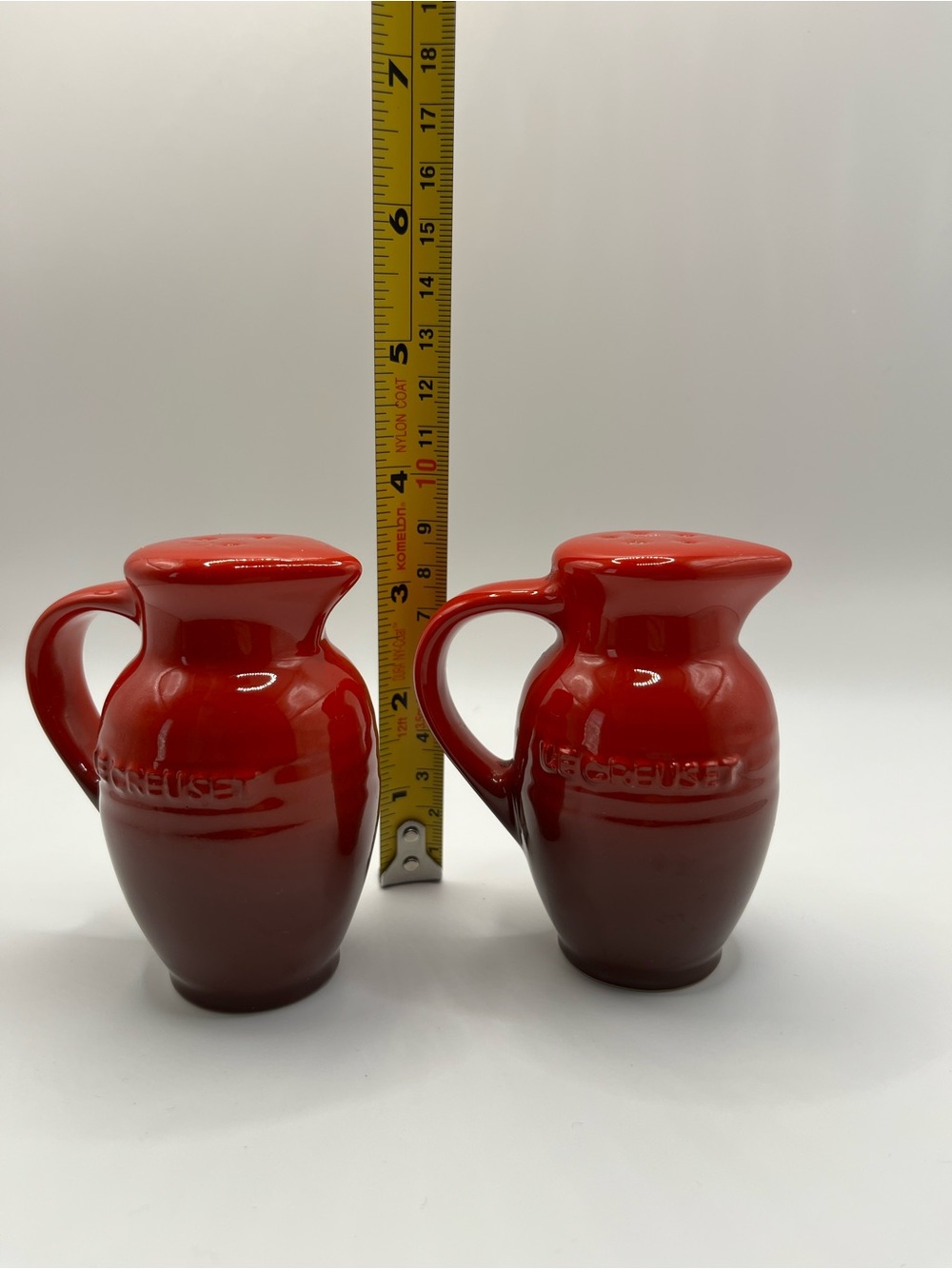 Le Creuset Red Ceramic Salt & Pepper Set - Picture 5 of 6